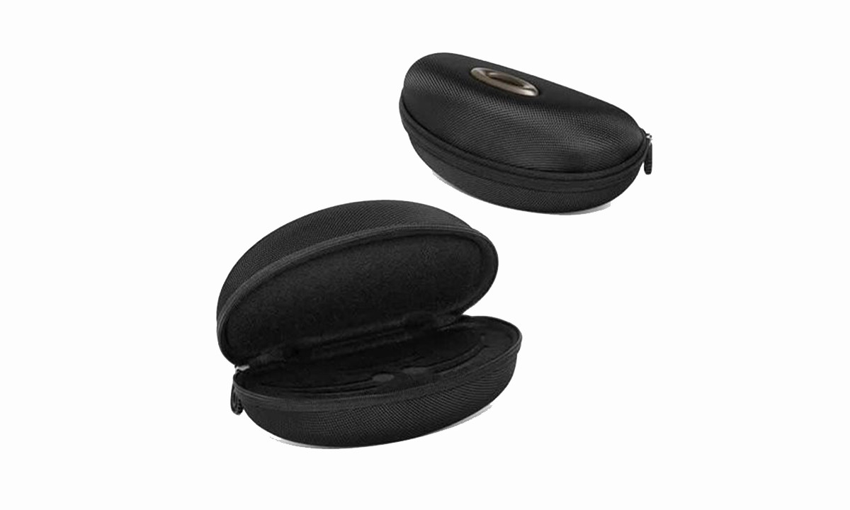 100-760-001 Oakley Racing Jacket Soft Vault - Black - Brillenkoker |  Fietsbrillen.eu